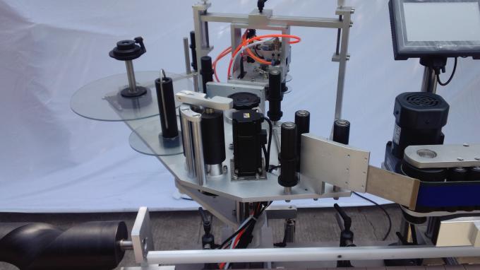 Plastikowa maszyna do etykietowania etykiet dwustronnych lub jednostronnych 220V 1,5HP 50 / 60HZ