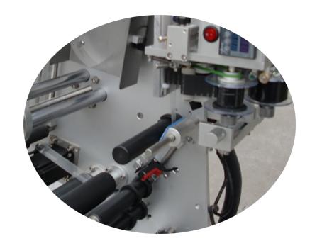 10 ml Maszyna do etykietowania małych butelek z dwuwarstwową naklejką z certyfikatem