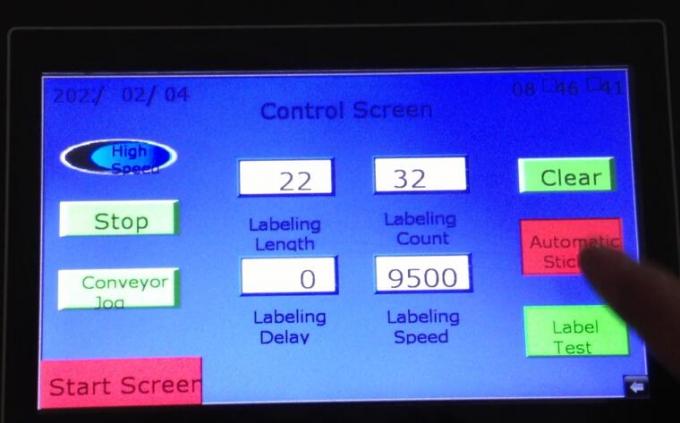 Płaskie worki o wymiarach 1000 mm × 450 mm Automatyczny aplikator etykiet do płaskich powierzchni na górną stronę