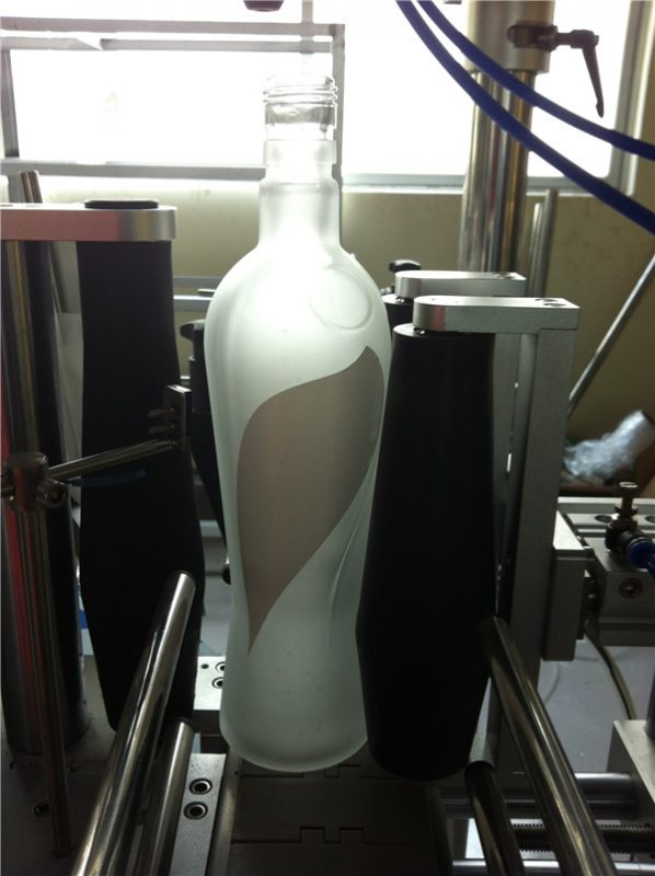 Przemysł napojów Okrągła maszyna do etykietowania naklejek na butelki Typ napędzany elektrycznie