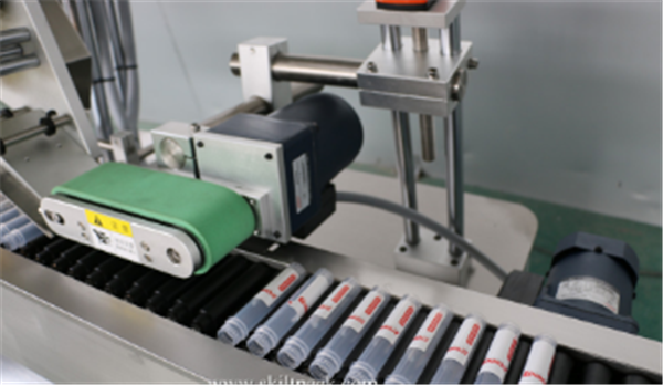 Maszyna do etykietowania naklejek na fiolki z silnikiem serwo Automatyczna tuba ampułki Sitkcer