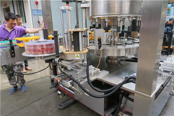 Obrotowa maszyna do etykietowania naklejek CE Pojedyncza, w pełni automatyczna butelka ze skrzydłami