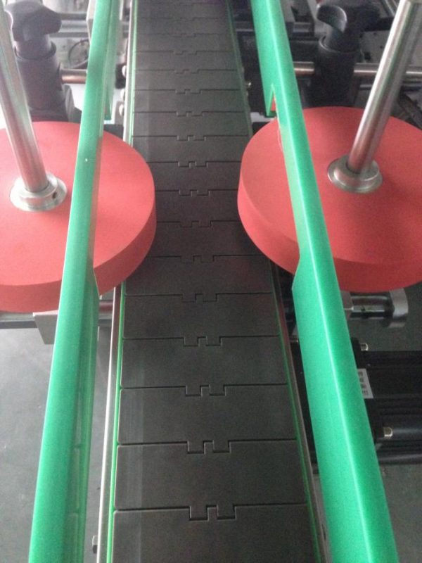 Automatyczny aplikator etykiet do butelek okrągłych / kwadratowych / subuliform