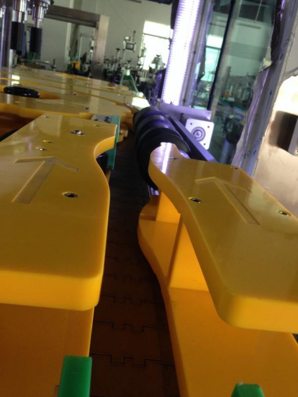 Wysokowydajna maszyna do etykietowania butelek wina / piwa, okrągła etykieta do butelek