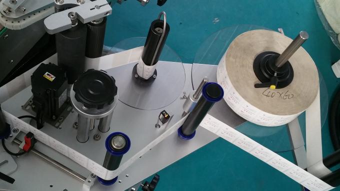 25 kg Jar Kwadratowy aplikator do butelek, maszyna do etykietowania z butelkami do karmienia Stabilna prędkość