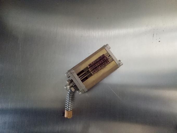 Dostosowana maszyna do etykietowania naklejek z trzema lub podwójnymi stronami z maszyną kodującą