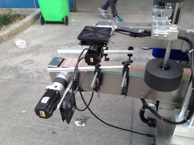 Chiny Maszyna do nakładania etykiet kleju na zimno / mokro do okrągłej butelki 50HZ 380V Dostawca zasilania