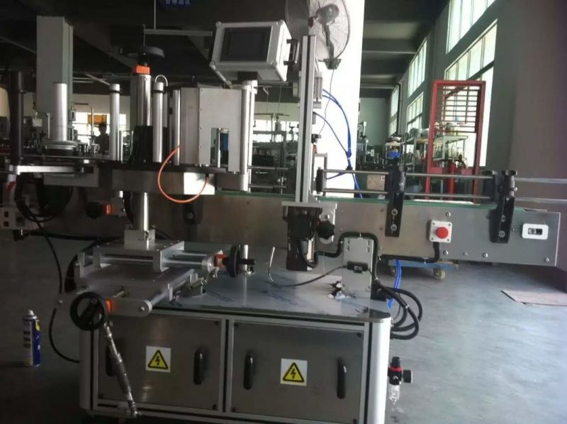 Chiny Maszyna do etykietowania soków owocowych / warzywnych Okrągła butelka do etykietowania dla dostawcy przemysłu napojów